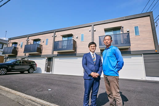 シックで落ち着いた雰囲気に仕上げたガレージハウス